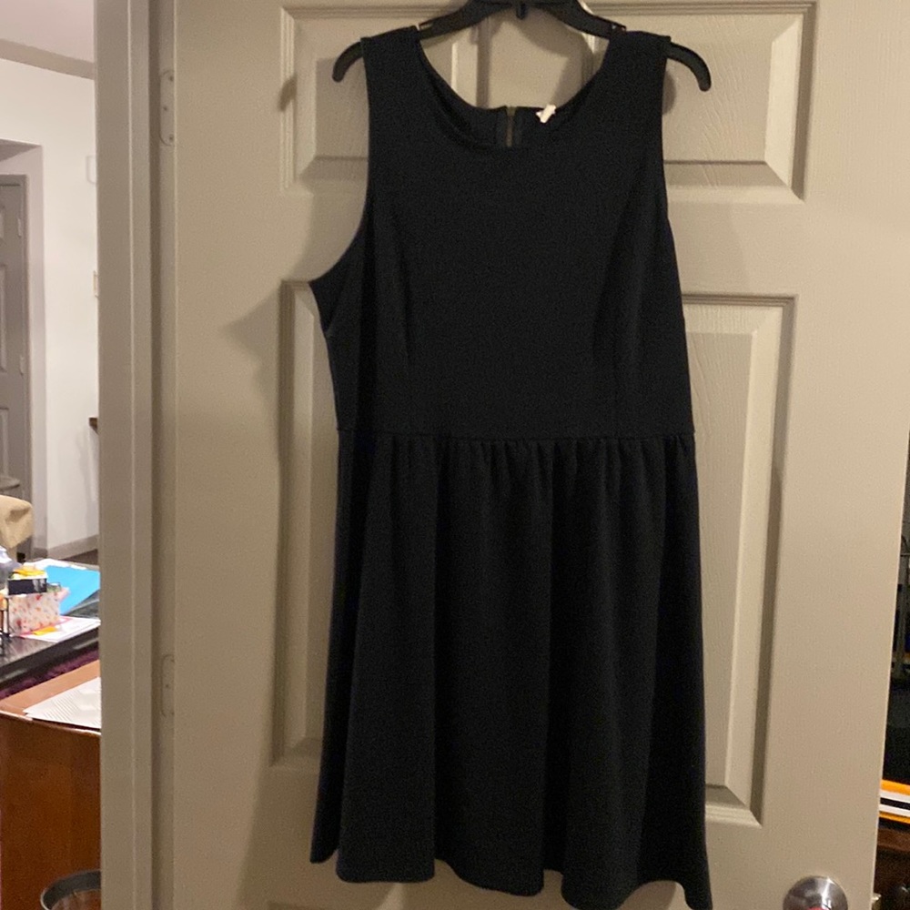 Sleeveless black dress.